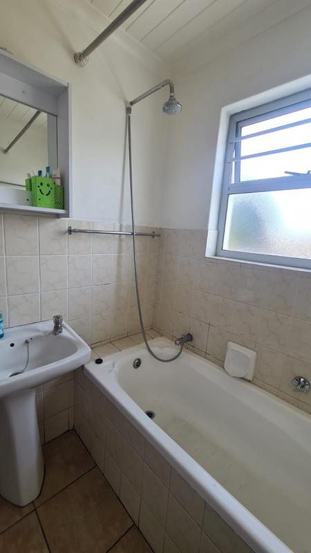 2 Bedroom Property for Sale in Oakglen Western Cape